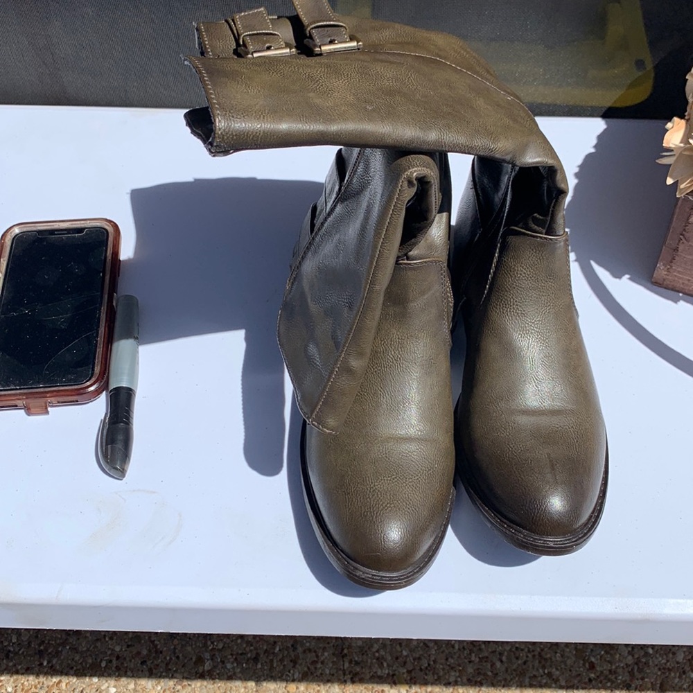 Olive boots